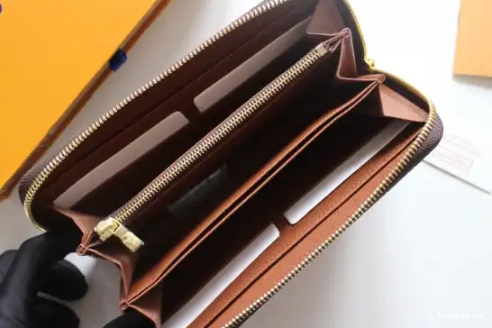 First bag ru WALLET LOUIS VUITTON ZIPPY 0516